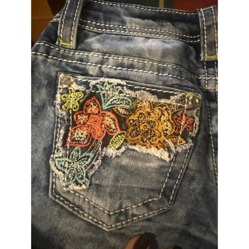 Miss Me Girls Floral Embroidered Denim Shorts Blue Acid Wash Size 8 Boho